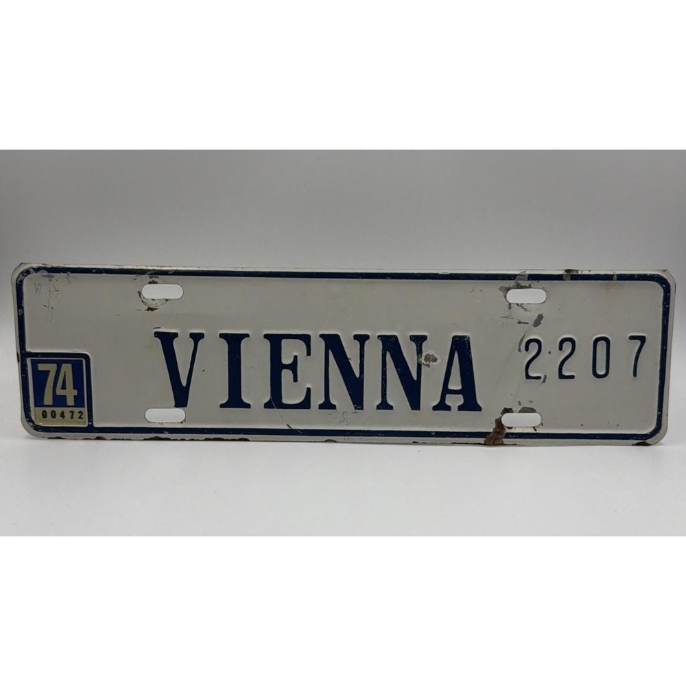 1974 Vienna VA City Town Tag License Plate Topper 2207 Virginia